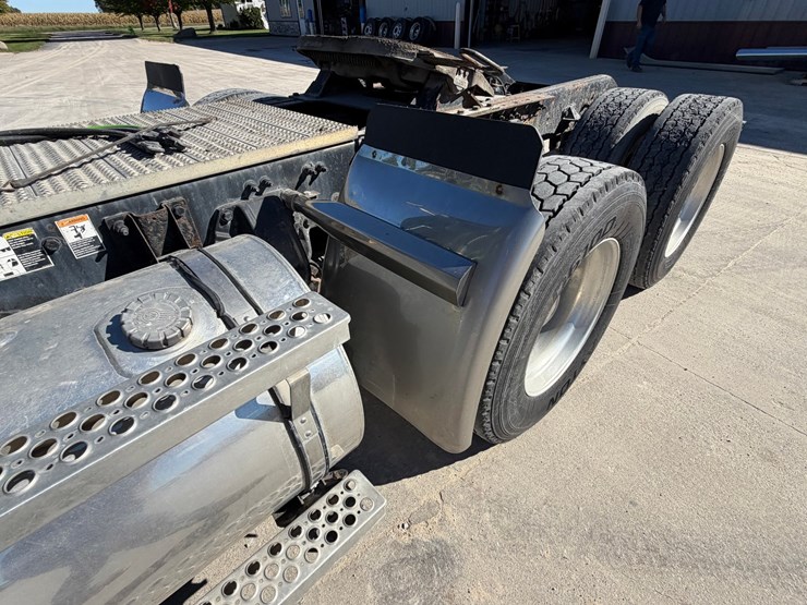 #1728-•-2012-kenworth-day-cab-truck-tractor-image-16