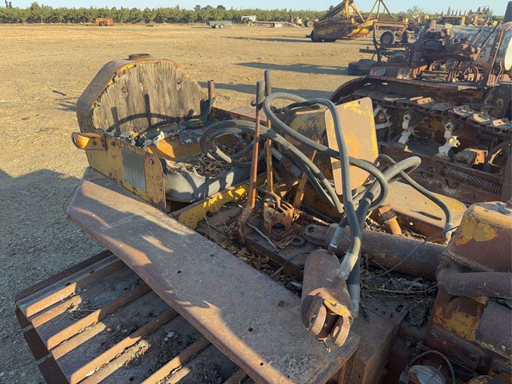 caterpillar-d2-image-23