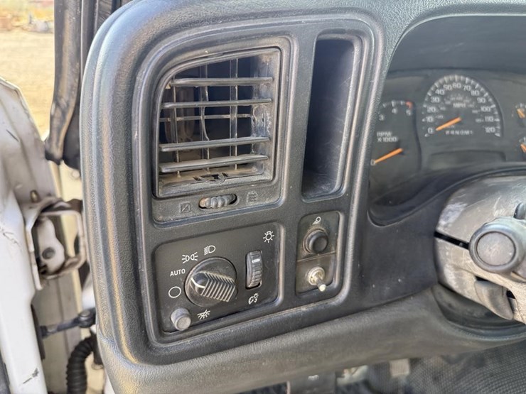 2006-chevrolet-3500-image-43