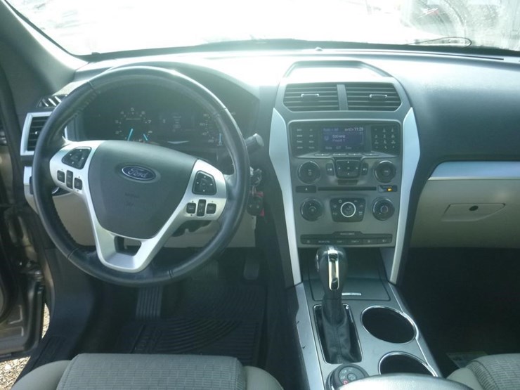2012-ford-explorer-image-10
