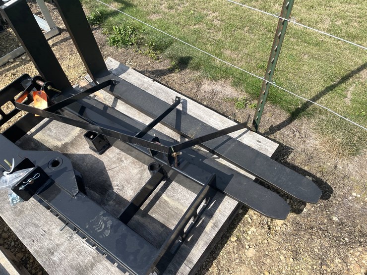 #2035-•-wolverine-tractor-grass-fork-attachment-image-5