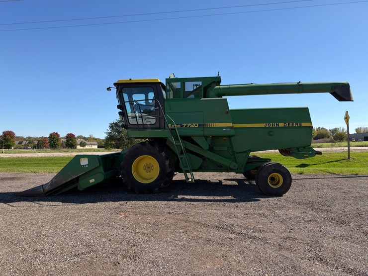 1981-john-deere-7720-image-11