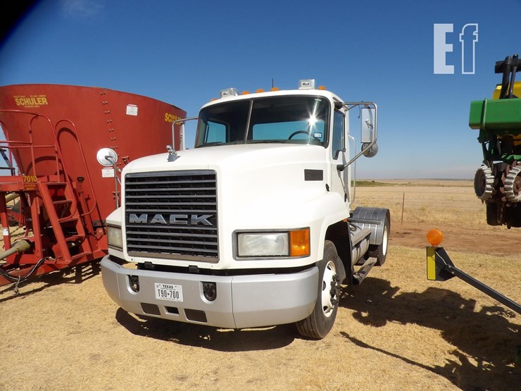 2003-mack-ch600-image-2
