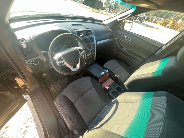 2015-ford-explorer-image-11