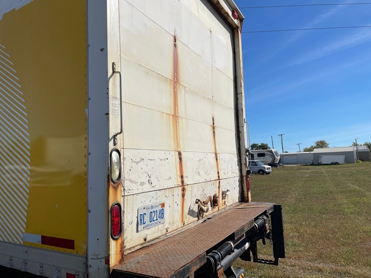 2007-hino-268-image-33