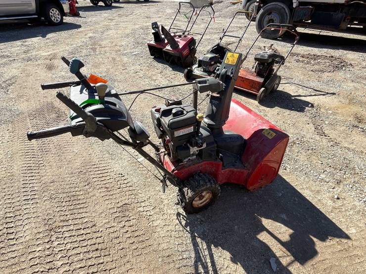 #1844-•-toro-power-max-snow-blower-for-parts-only-image-4