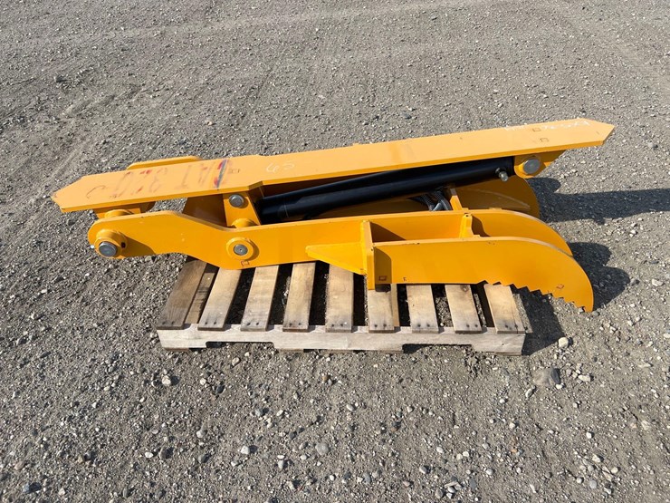 caterpillar-320-image-2