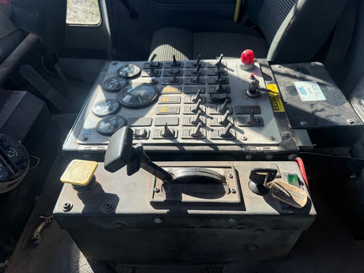 2002-freightliner-fc70-image-83