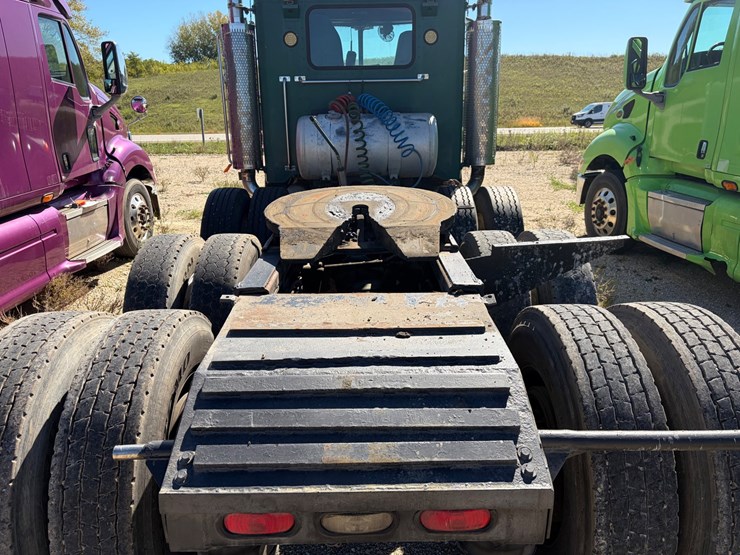 1993-peterbilt-379-image-5