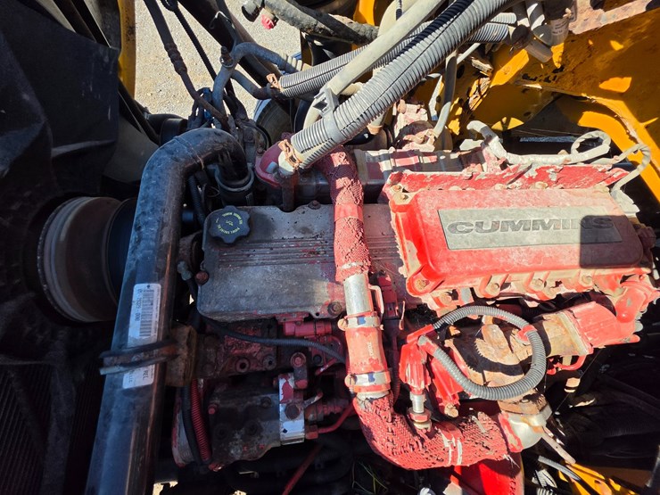 2011-freightliner-m2-106-image-58
