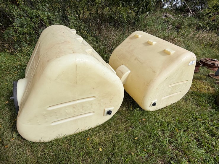 #4040-•-plastic-saddle-tanks-image-1