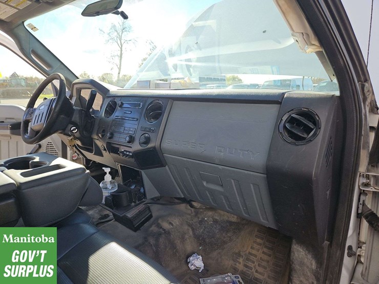 2014-ford-f550-image-23