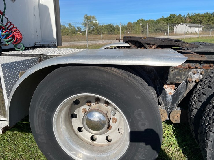 2001-kenworth-w900l-image-29