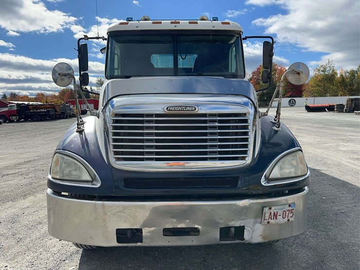 2003-freightliner-columbia-120-image-2
