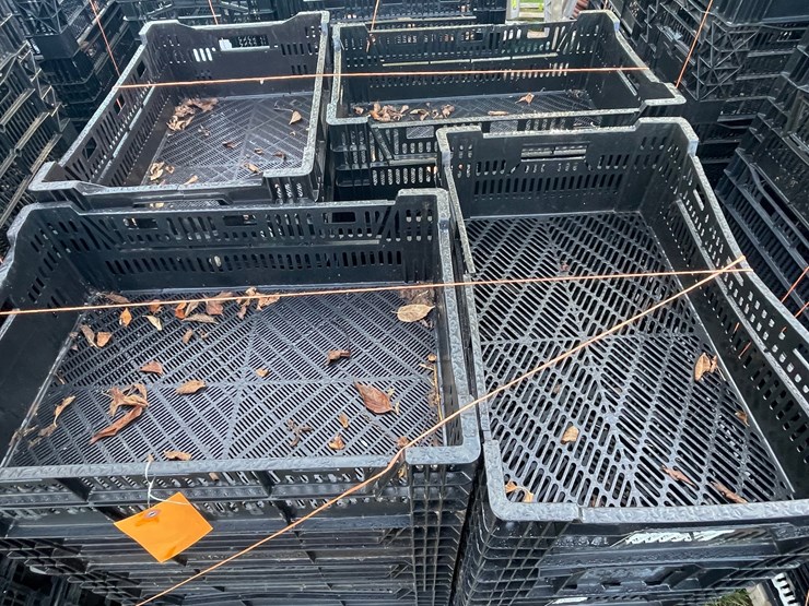 #3221-•-pallet-of-stackable-poly-crates-image-2