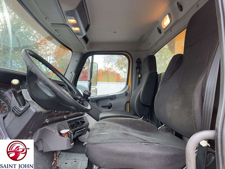 2015-freightliner-114sd-image-22