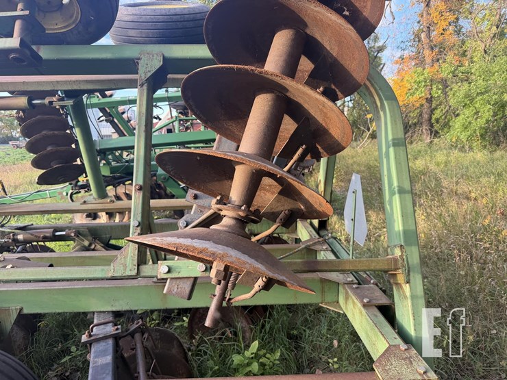 john-deere-230-image-4