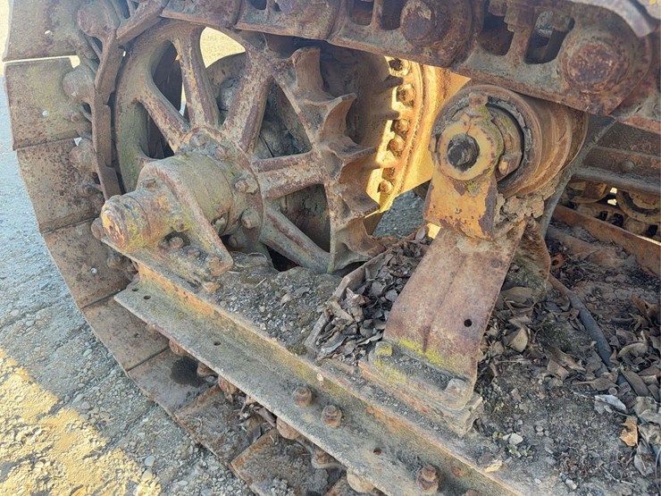 caterpillar-60-image-8
