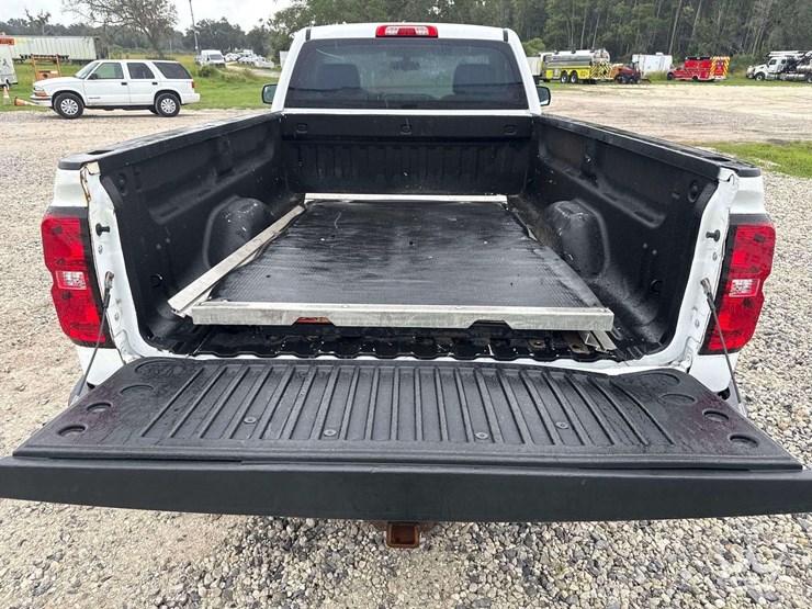 2015-chevrolet-silverado-2500-image-8