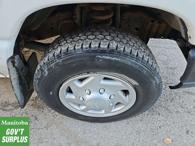 2013-ford-cargo-image-12
