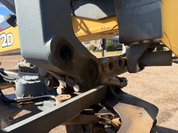 deere-672d-image-50