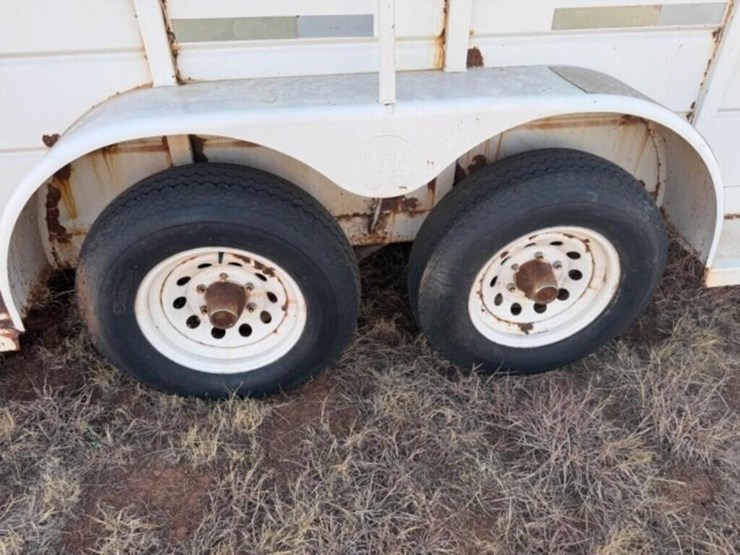 2017-w-w-livestock-trailer-image-16