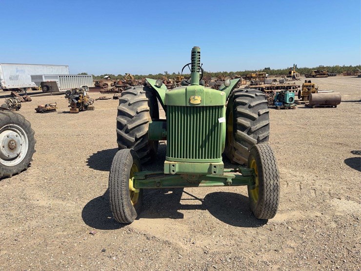 john-deere-820-image-8