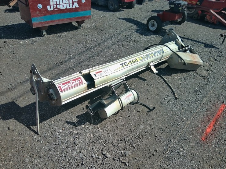 truckcraft-tc-160-lightning-salt-spreader-image-2