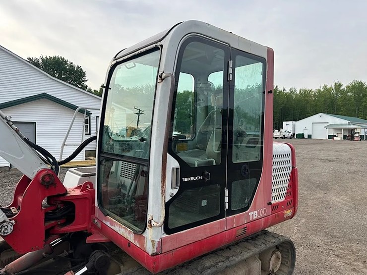 takeuchi-tb070-image-8