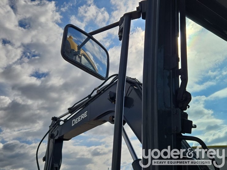 2020-deere-85g-image-60