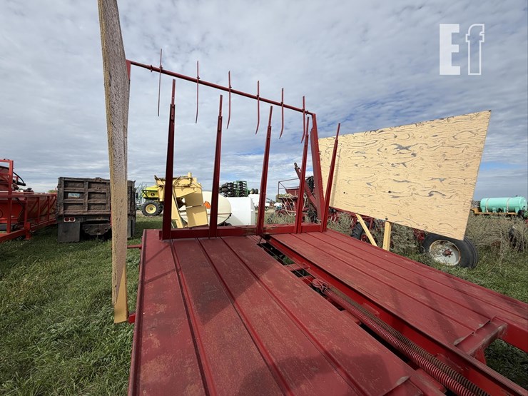 new-holland-1033-image-9