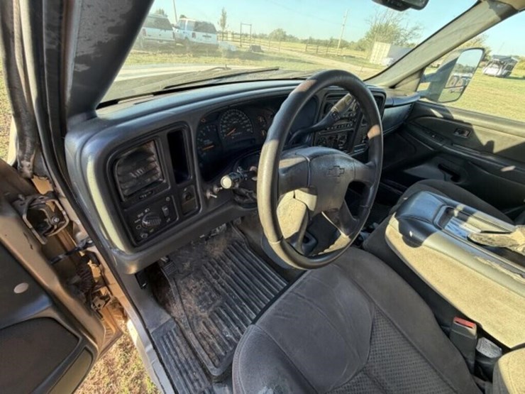 2007-chevrolet-3500-image-16