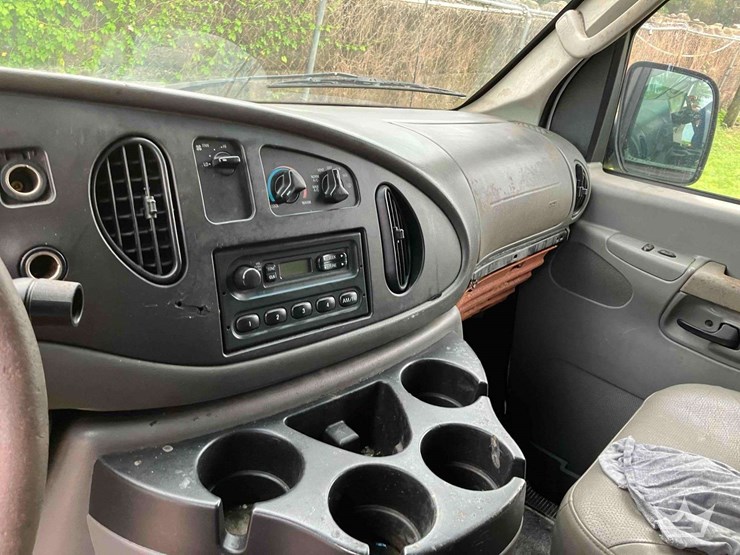 2008-ford-cargo-image-14