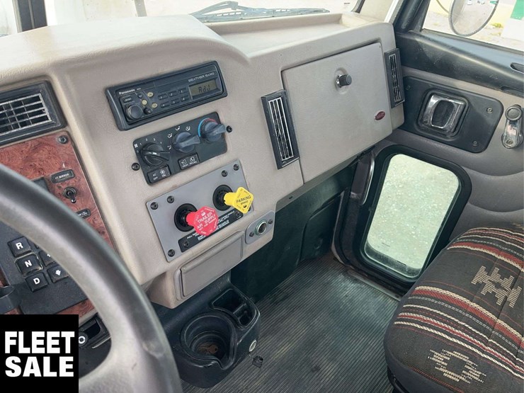 2007-peterbilt-335-image-17
