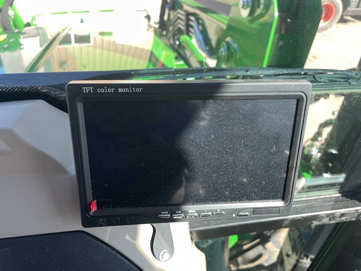 2024-john-deere-5075e-image-11