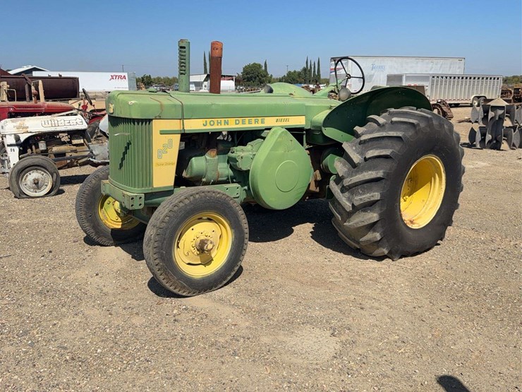 john-deere-820-image-1