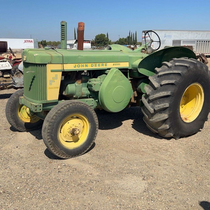 JOHN DEERE 820