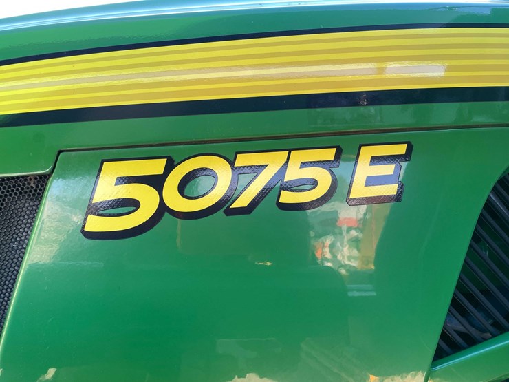 2024-john-deere-5075e-image-38