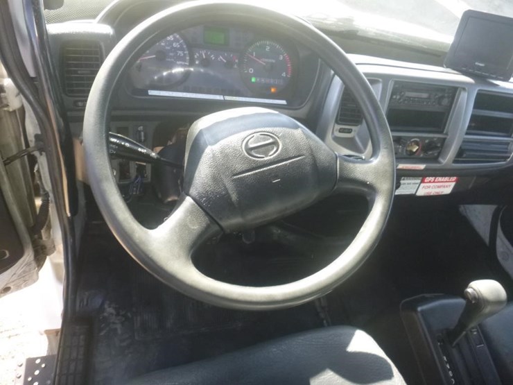 2009-hino-185-image-13