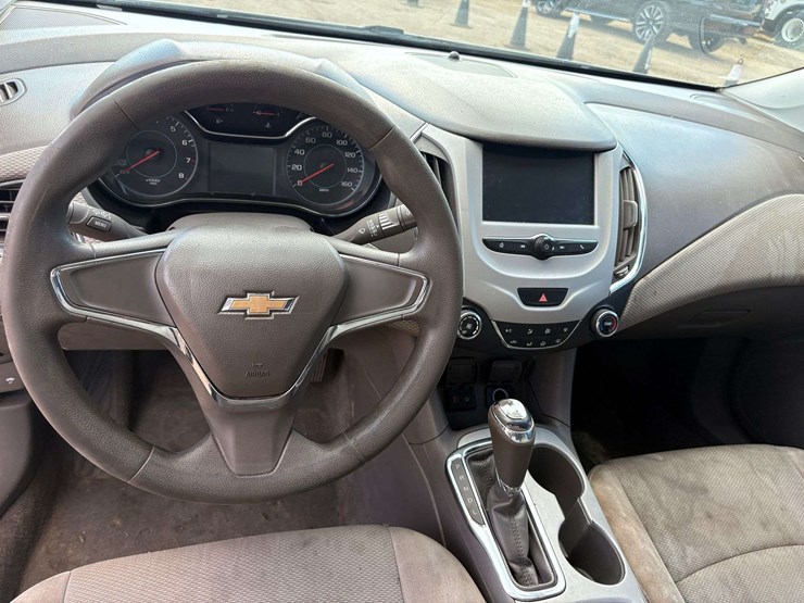 2017-chevrolet-cruz-4-door-sedan-(231,913-miles)-image-11
