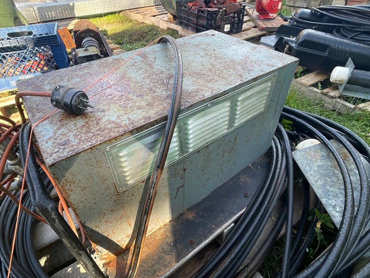 #3213-•-caged-electric-motor-with-pump-and-hose-image-7