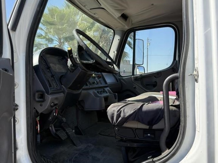 2016-freightliner-mechanics-truck-image-74