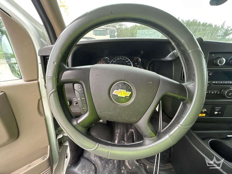 2015-chevrolet-express-4500-image-25