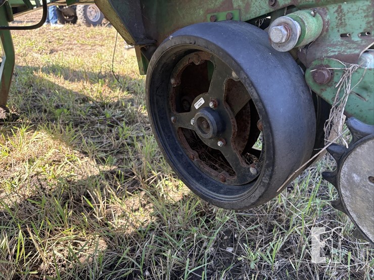 john-deere-7000-image-8