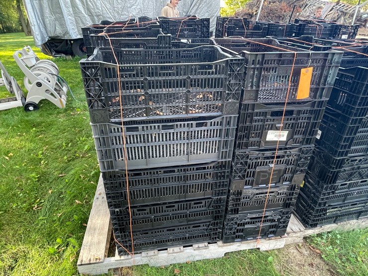 #3220-•-pallet-of-stackable-poly-crates-image-1