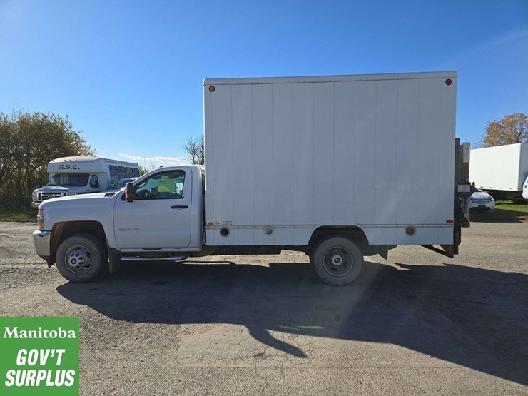 2017-chevrolet-silverado-3500hd-image-5