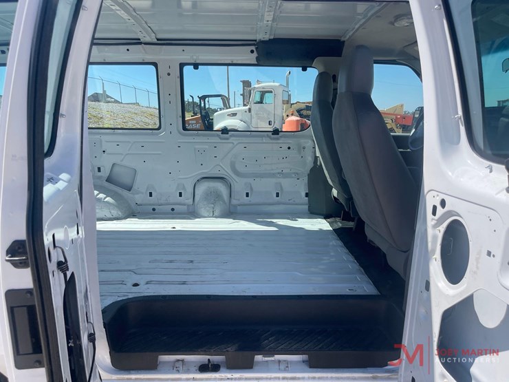 2014-ford-cargo-image-18