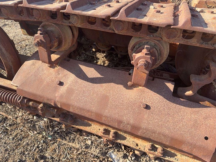 caterpillar-thirty-image-13