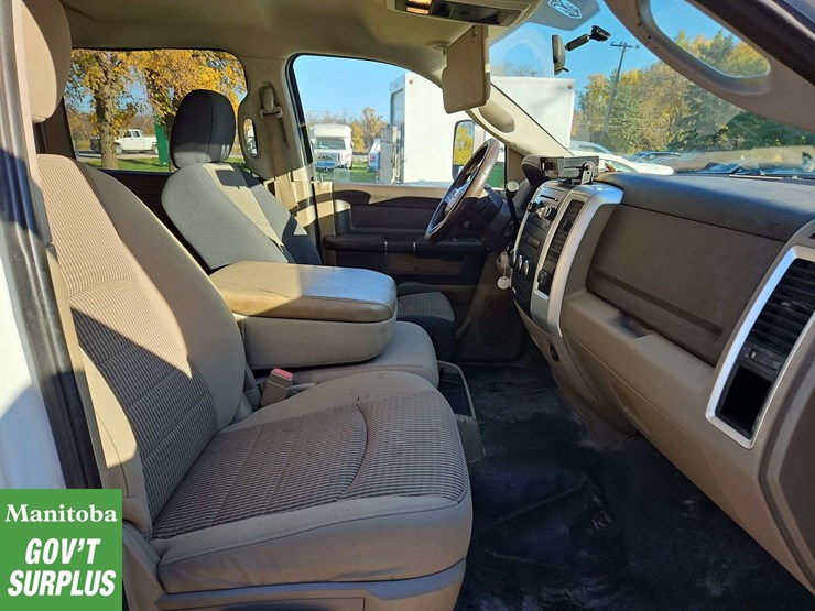 2011-dodge-3500-image-18