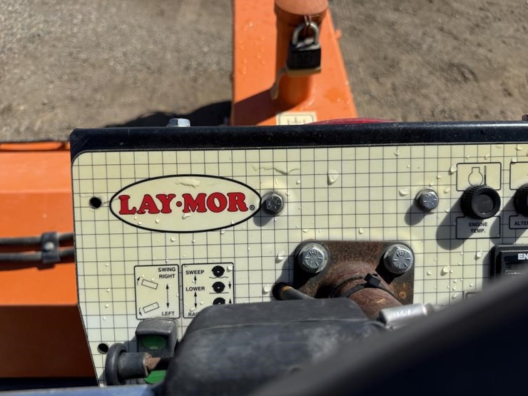 lay-mor-sm-300-3-wheel-broom-image-26
